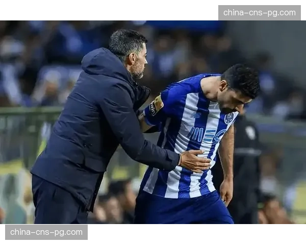 镜头记录：梅斯队长在保级关键战罚丢点球后的漫长一分钟